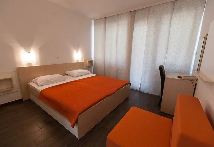 斯拉温酒店 3* 塞尔瑟